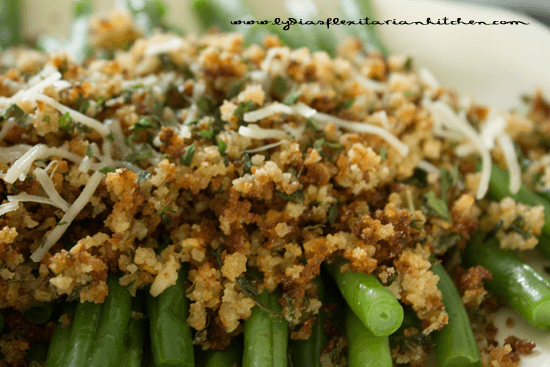 green beans with garlic bread crumbs