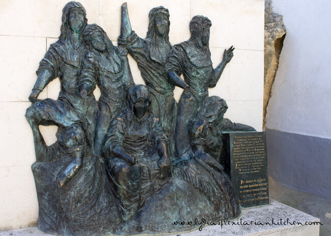 Bronze statue commemorating the Seven Maidens of Simancas
